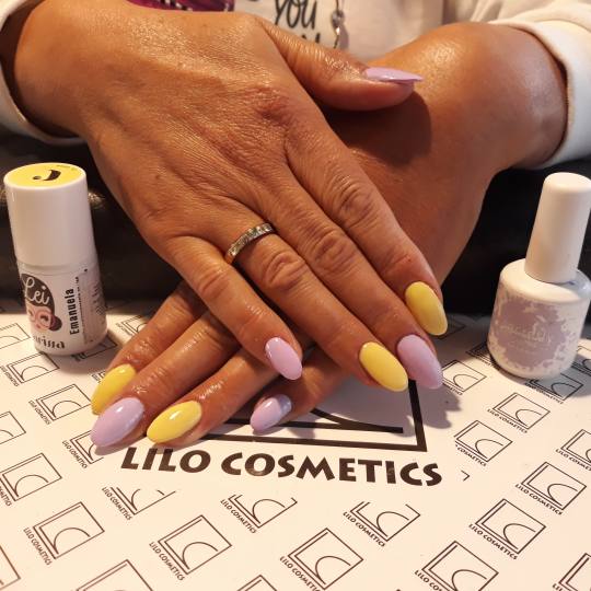 Carpe Diem #sarajevo Korekcija noktiju Ljetnje boje su jos uvijek tu!! ?? Korekcija nadogradnje nokt