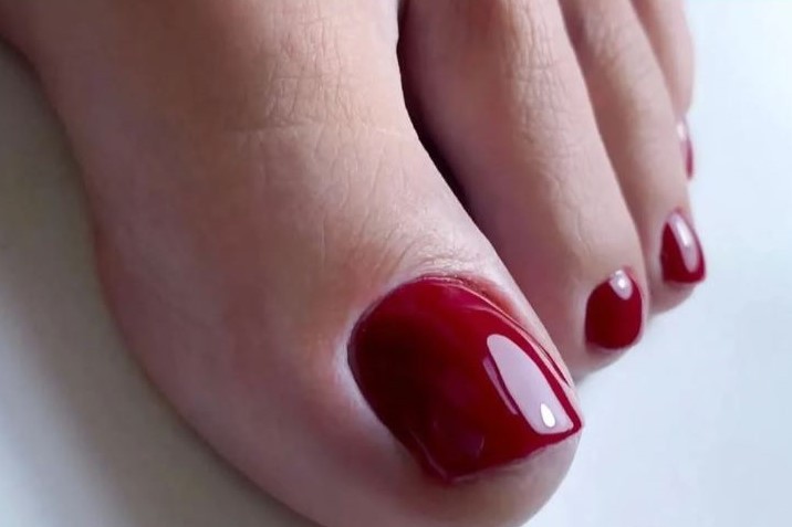 Anny #banjaluka Estetski pedikir Klasičan pedikir + trajni lak