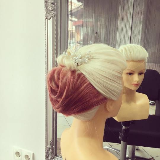 Frisco #sarajevo Svečane i frizure za svadbu Svečana frizura složena - kratka kosa