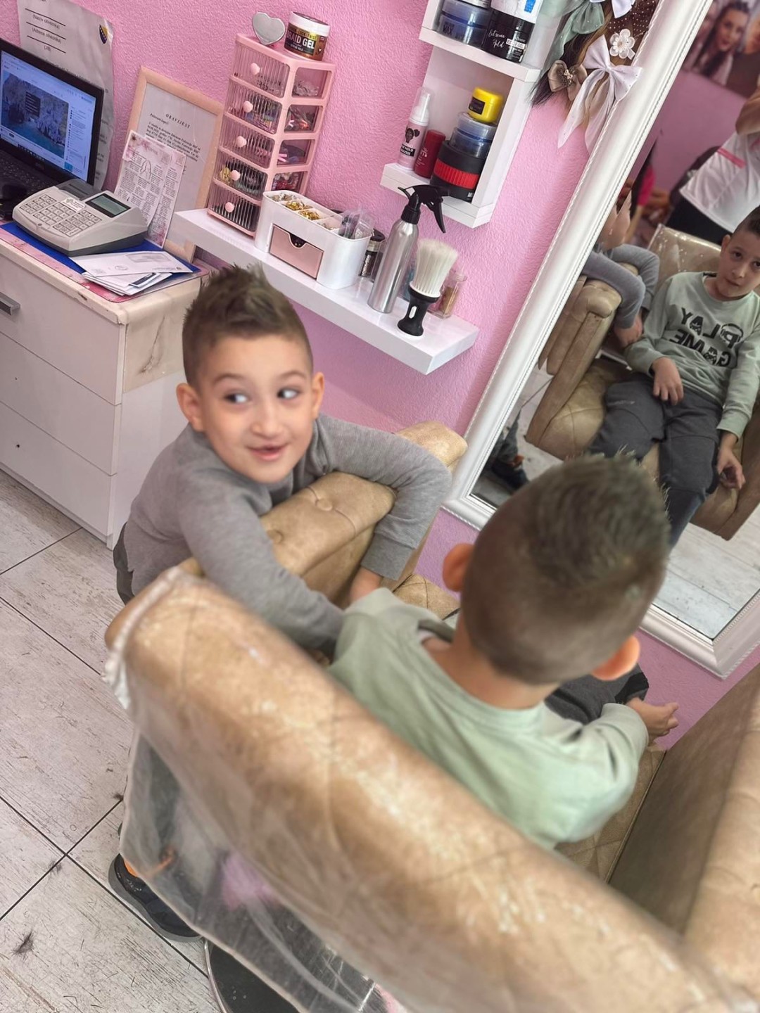 Dječije muško šišanje - Poezija ljepote, Sarajevo Berberin Muški frizeri Berberin, Sarajevo, Novo Sarajevo - Novi Grad