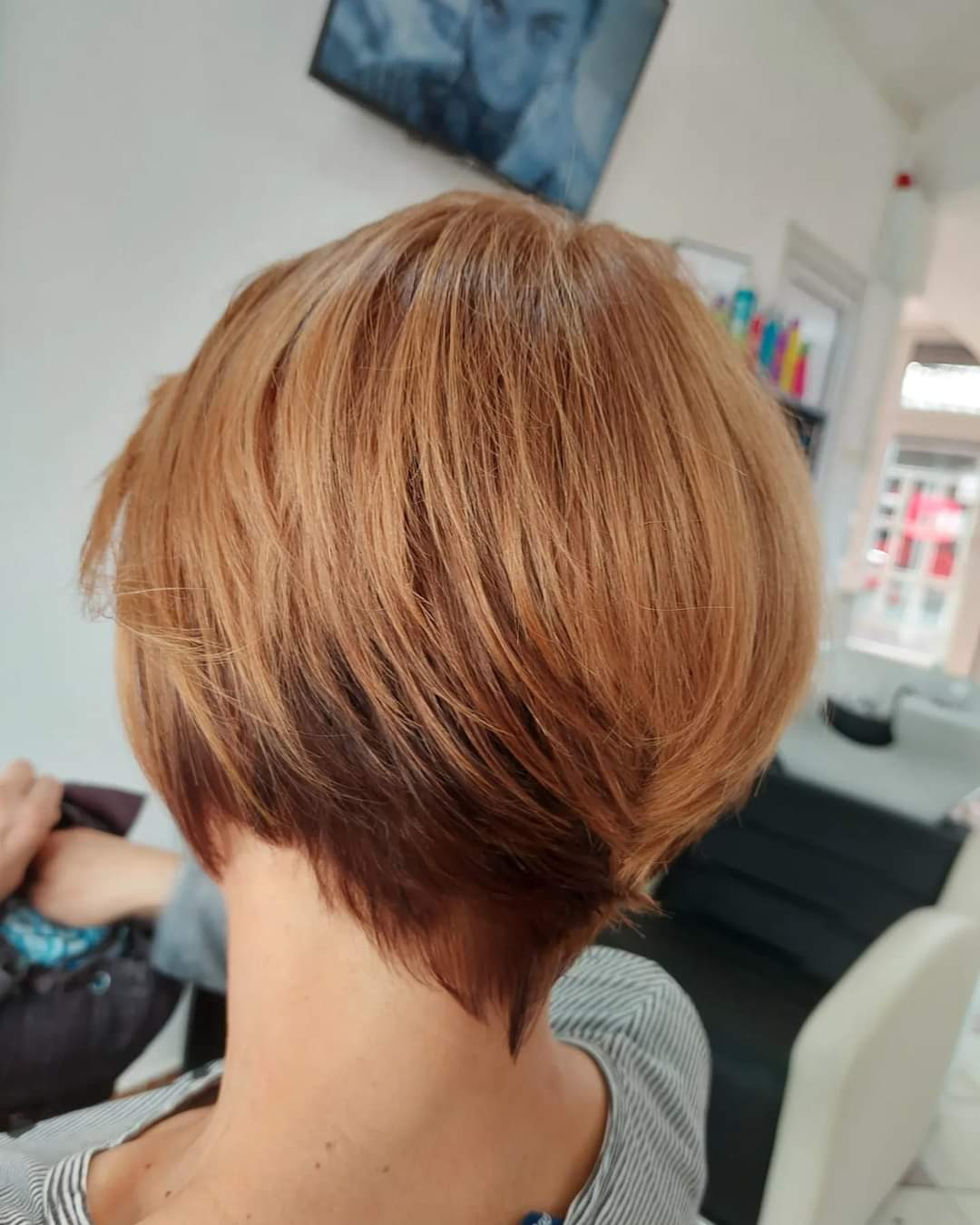 Farbanje cijele dužine kose - kosa srednje dužine - Frisco, Sarajevo Farbanje kose Frizerski saloni Farbanje kose, Sarajevo, Centar - Stari Grad