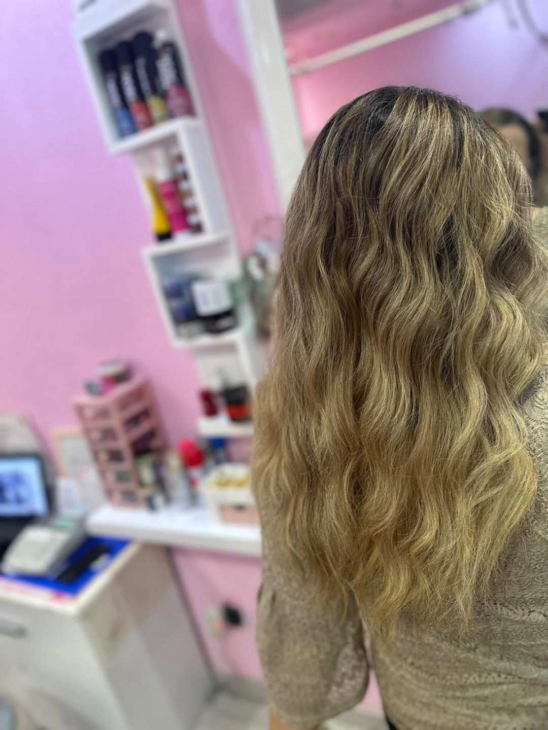 Poezija ljepote #sarajevo Uvijanje, lokne i talasi Lokne - kosa srednje dužine