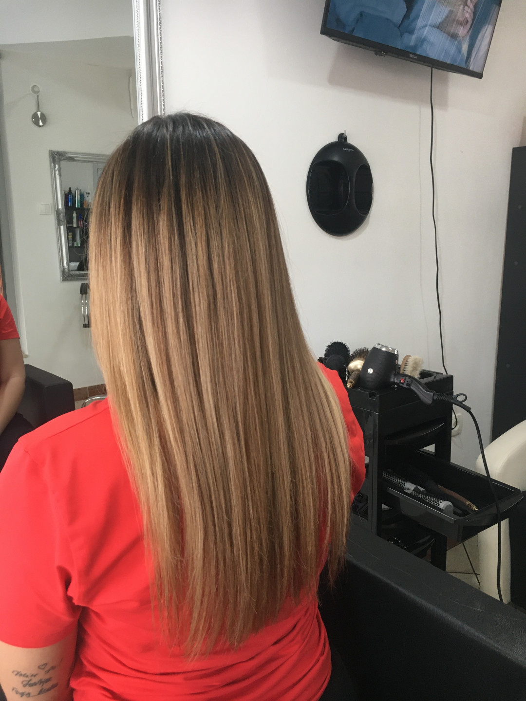 Feniranje na ravno - ekstra duga kosa - Frisco, Sarajevo Feniranje i stilizovanje Frizerski saloni Feniranje i stilizovanje, Sarajevo, Centar - Stari Grad