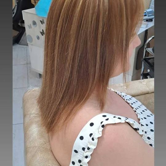 Poezija ljepote #sarajevo Farbanje kose Povrsinski pramenovi na foliju + žensko šišanje + feniran