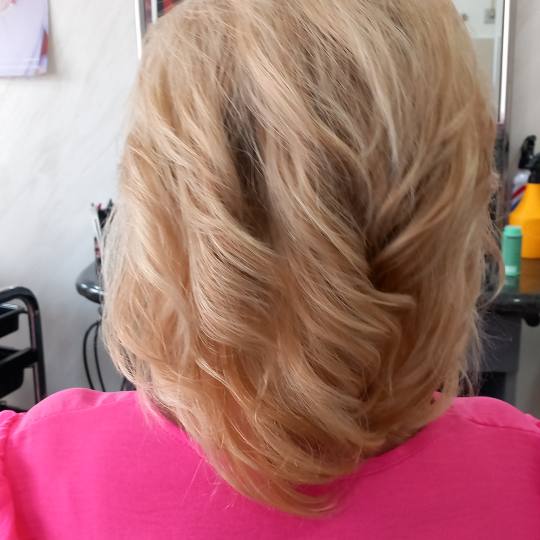 Snježana #sarajevo Feniranje i stilizovanje Feniranje na talase - kosa srednje dužine