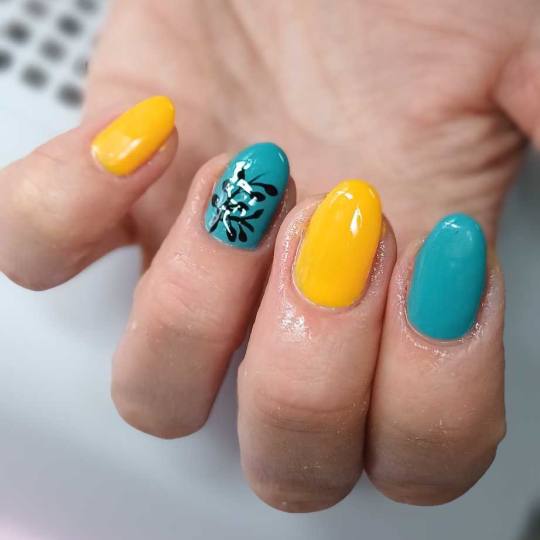 AMK #sarajevo Izlivanje noktiju Izlijevanje noktiju gelom - boja