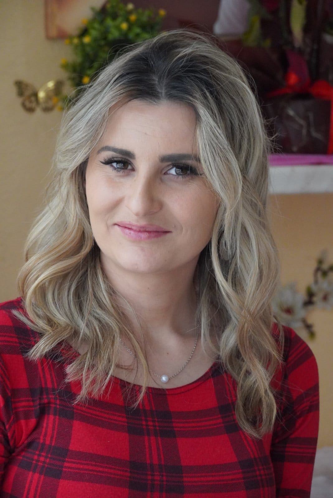 Poezija ljepote #sarajevo Svečane i frizure za svadbu Svečana frizura + profesionalno šminkanje