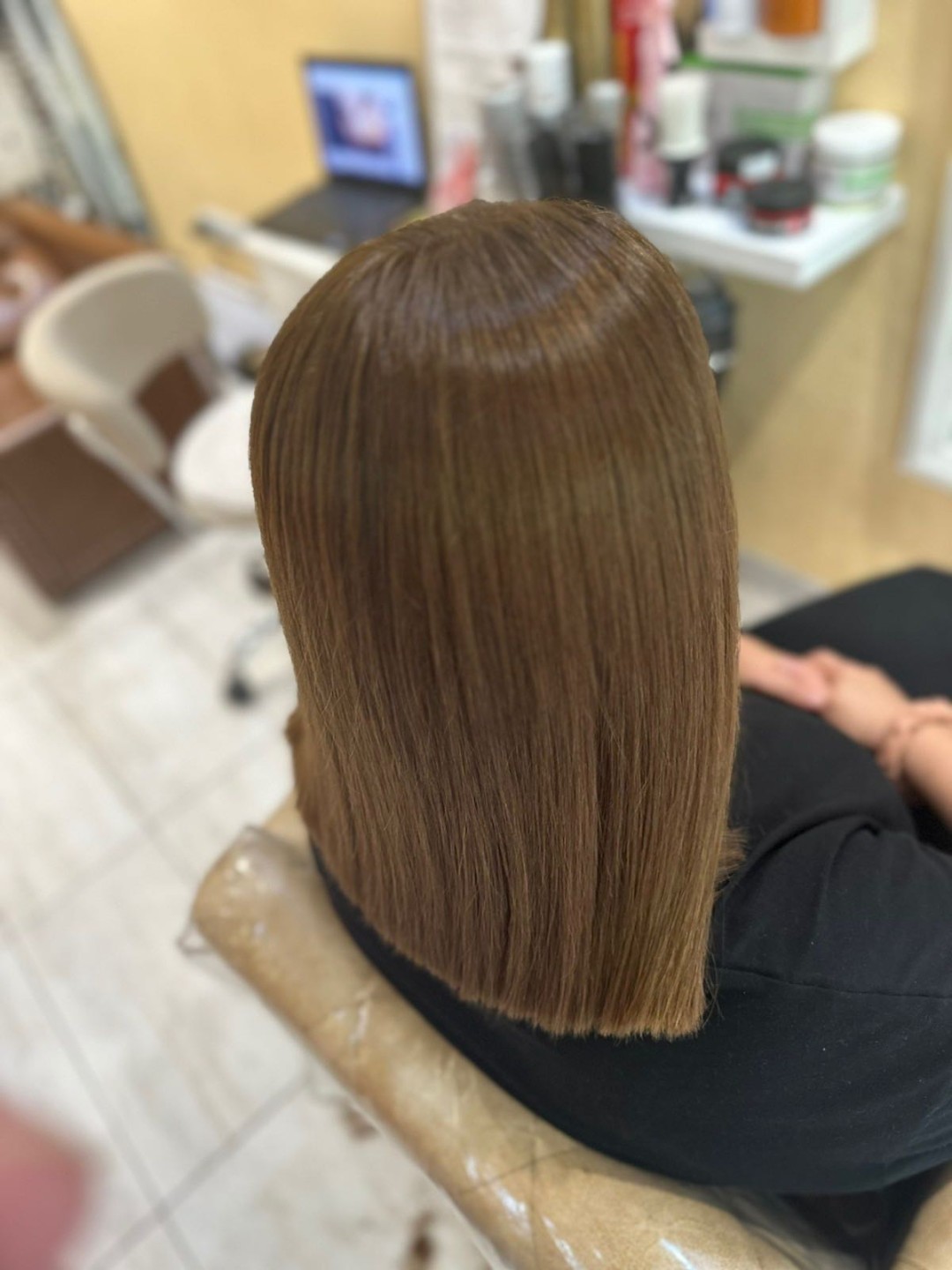 Poezija ljepote #sarajevo Farbanje kose Farbanje izrastka + žensko šišanje + feniranje na ravno - kosa srednje dužine