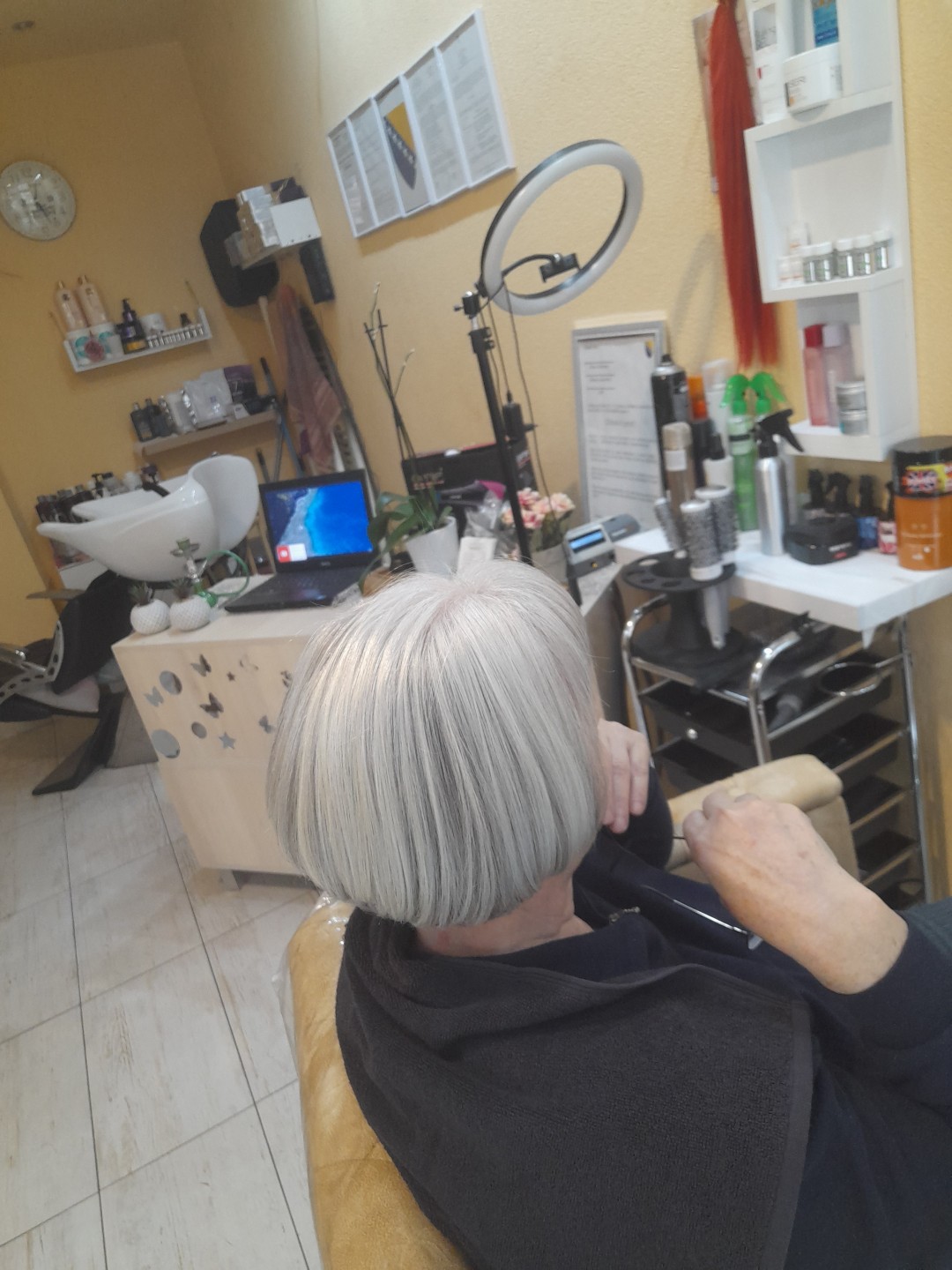 Poezija ljepote #sarajevo Feniranje i stilizovanje Žensko šišanje + feniranje na ravno - sve dužine kose