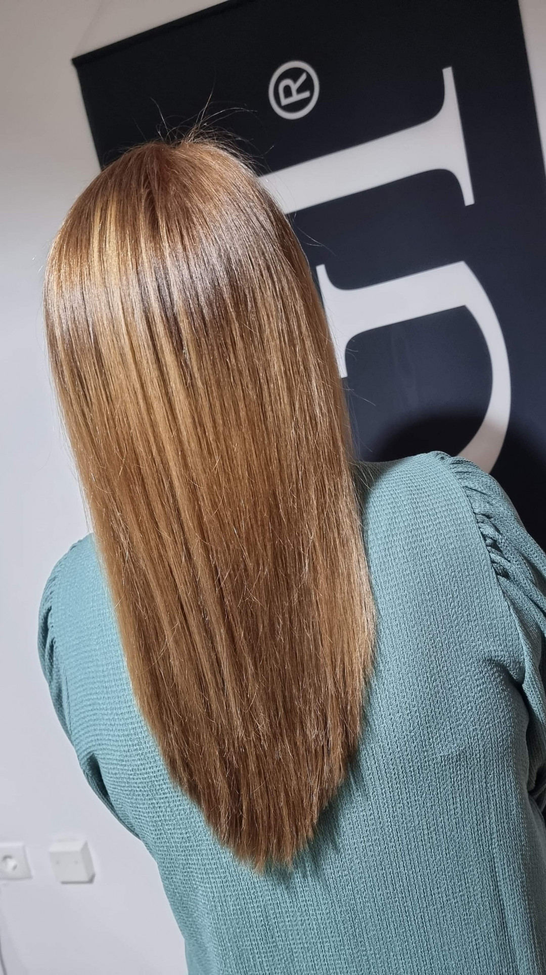 Farbanje cijele dužine kose - duga kosa - Frisco, Sarajevo Farbanje kose Frizerski saloni Farbanje kose, Sarajevo, Centar - Stari Grad