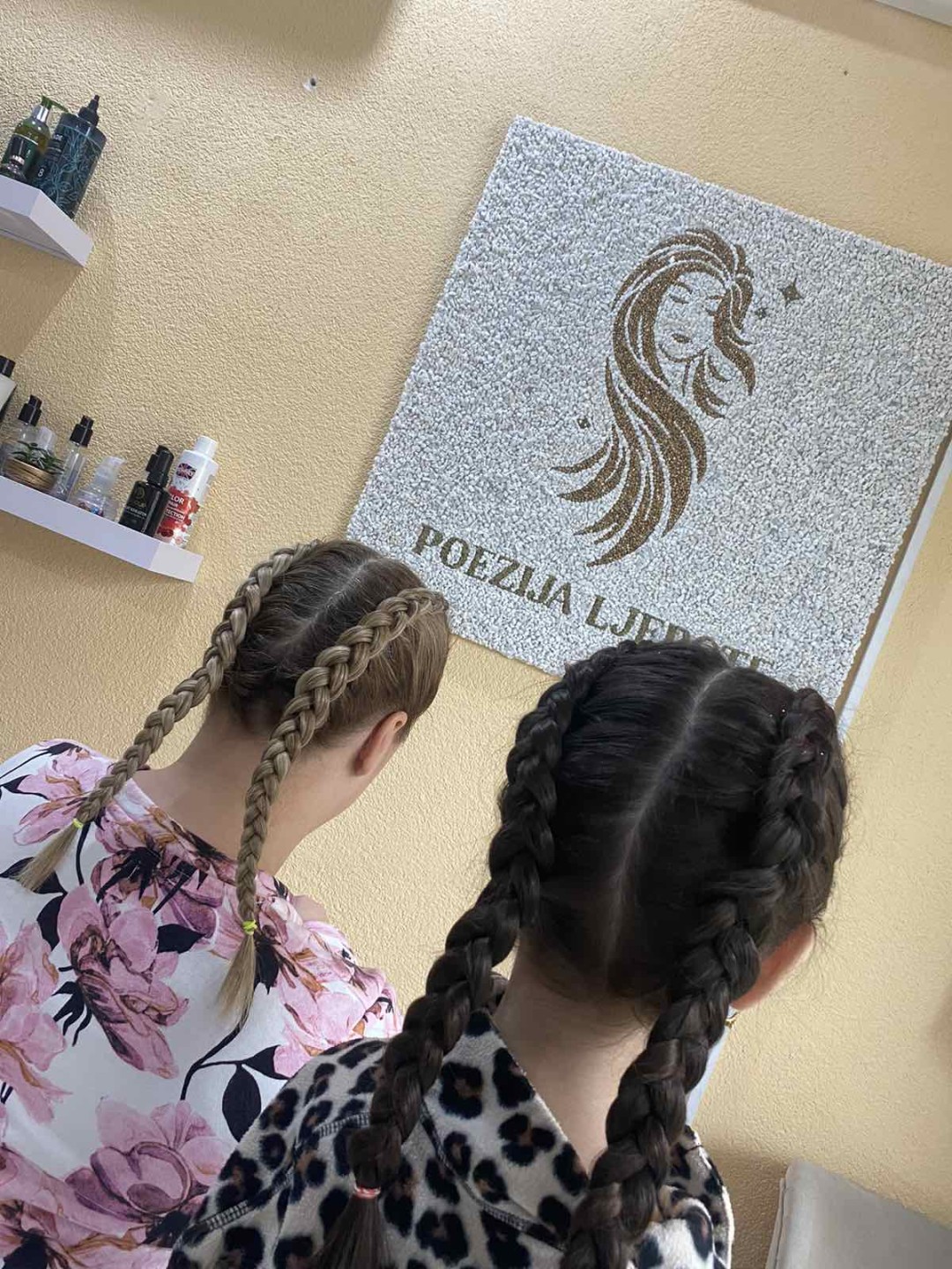 Poezija ljepote #sarajevo Pletenice, kike, punđe Pletenica - jedna