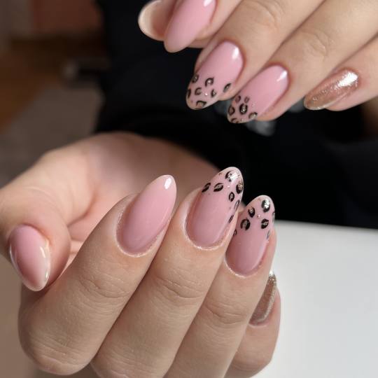 La Crème Beauty Studio #sarajevo Lakiranje noktiju Gel - L dužina noktiju