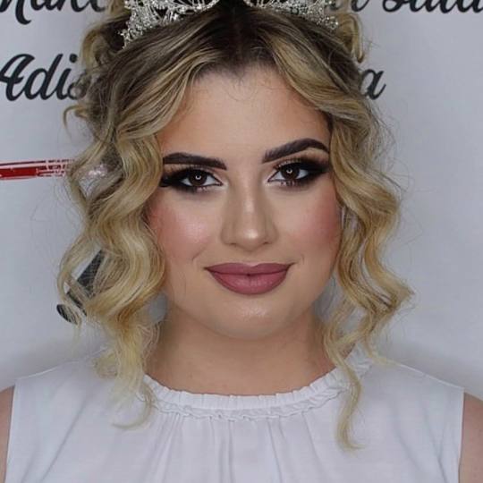 Lovely Em salon & head spa usluga