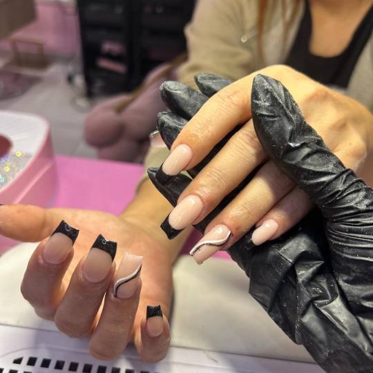 Poezija ljepote #sarajevo Nadogradnja noktiju Nadogradnja noktiju tipsama - french / ombre