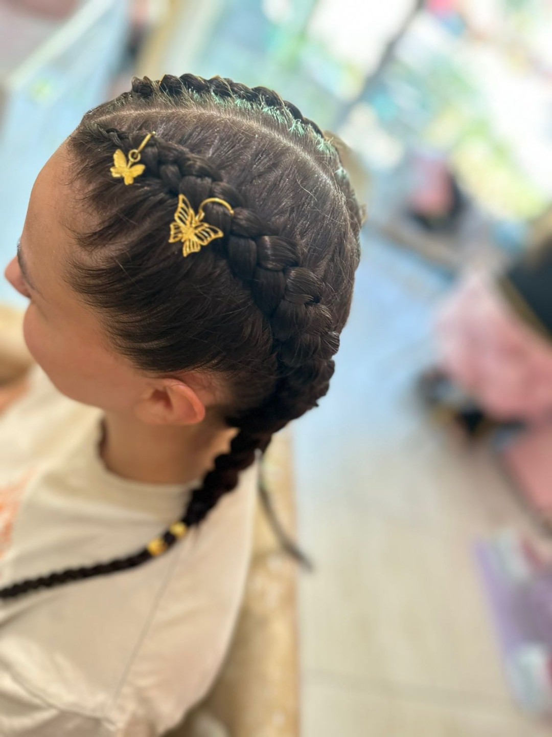 Poezija ljepote #sarajevo Pletenice, kike, punđe Pletenica - jedna