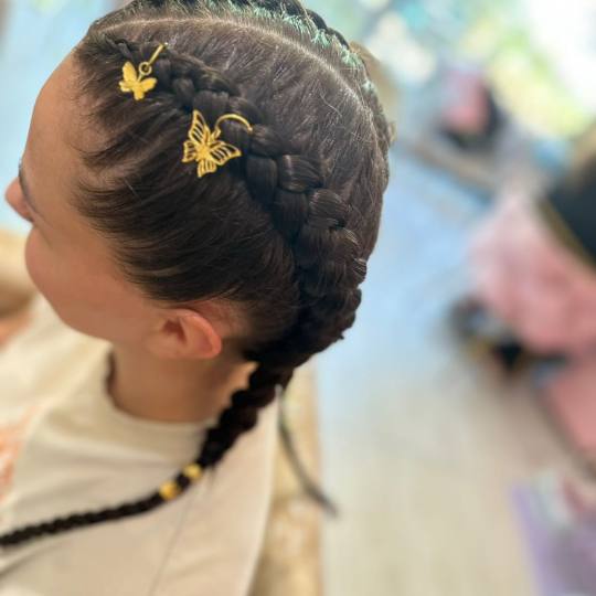 Poezija ljepote #sarajevo Pletenice, kike, punđe Pletenica - jedna