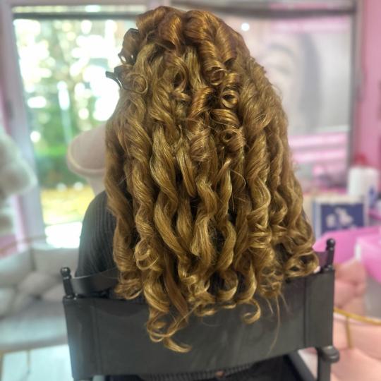 Poezija ljepote #sarajevo Svečane i frizure za svadbu Svečana frizura - duga kosa