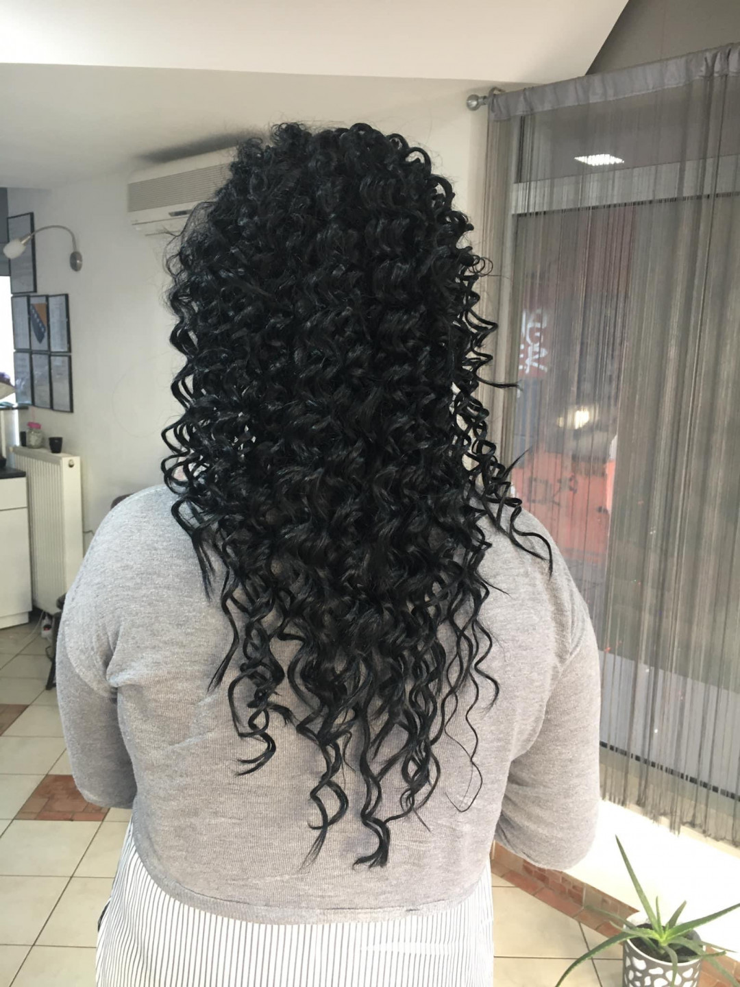 Lokne na figaro - ekstra duga kosa - Frisco, Sarajevo Svečane i frizure za svadbu Frizerski saloni Svečane i frizure za svadbu, Sarajevo, Centar - Stari Grad