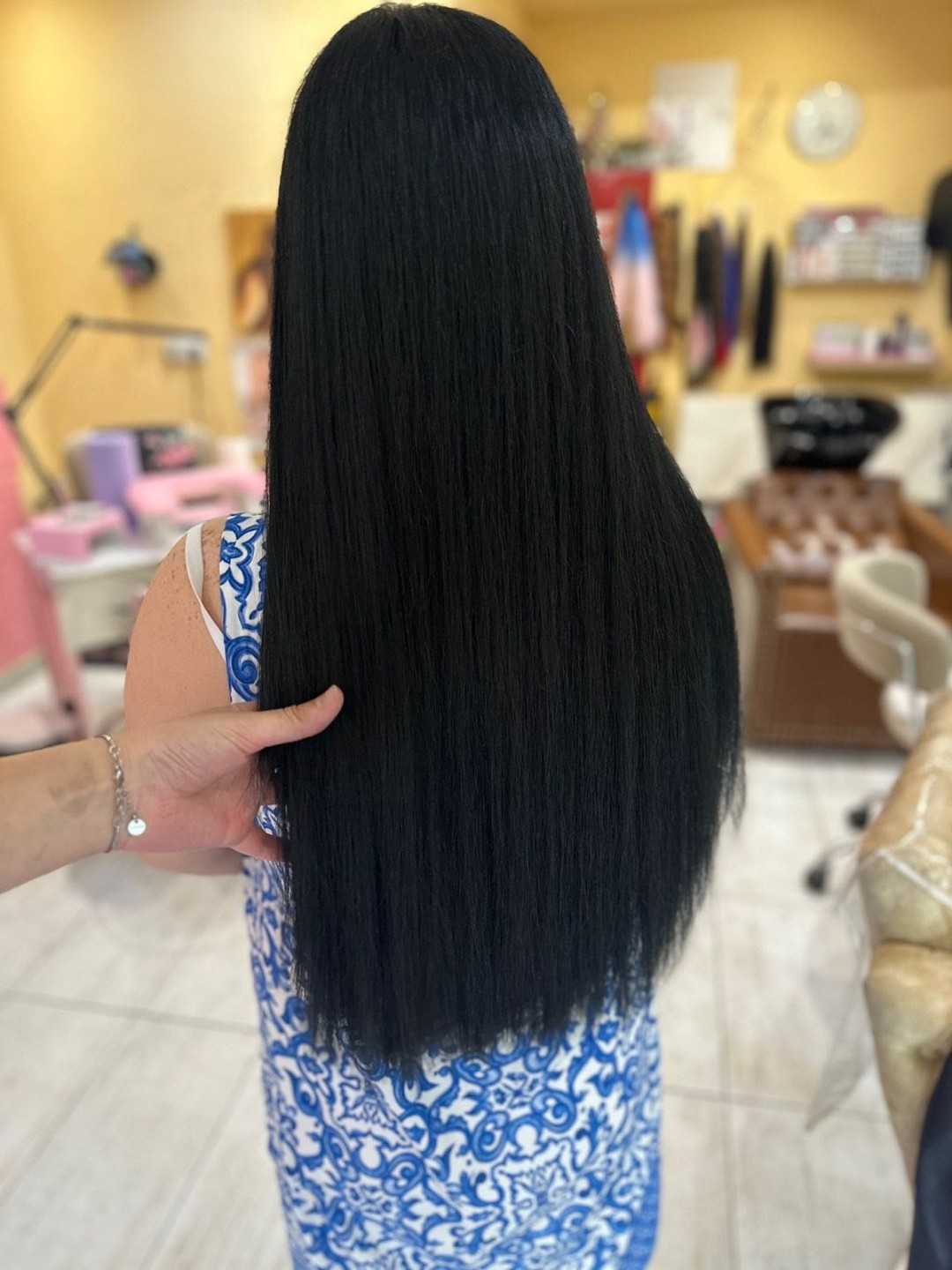 Poezija ljepote #sarajevo Farbanje kose Farbanje izrastka + žensko šišanje + feniranje na ravno - ekstra duga kosa