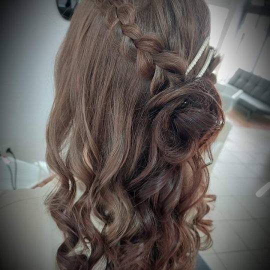 Frisco #sarajevo Svečane i frizure za svadbu Svečana frizura jednostavna - kratka kosa