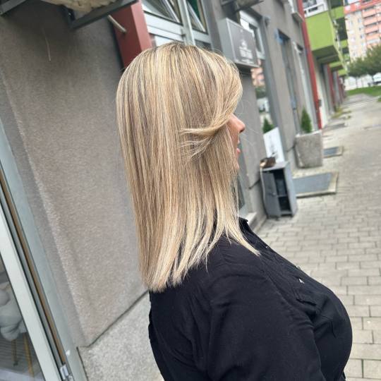 Poezija ljepote #sarajevo Pramenovi Pramenovi na foliju - kosa srednje dužine