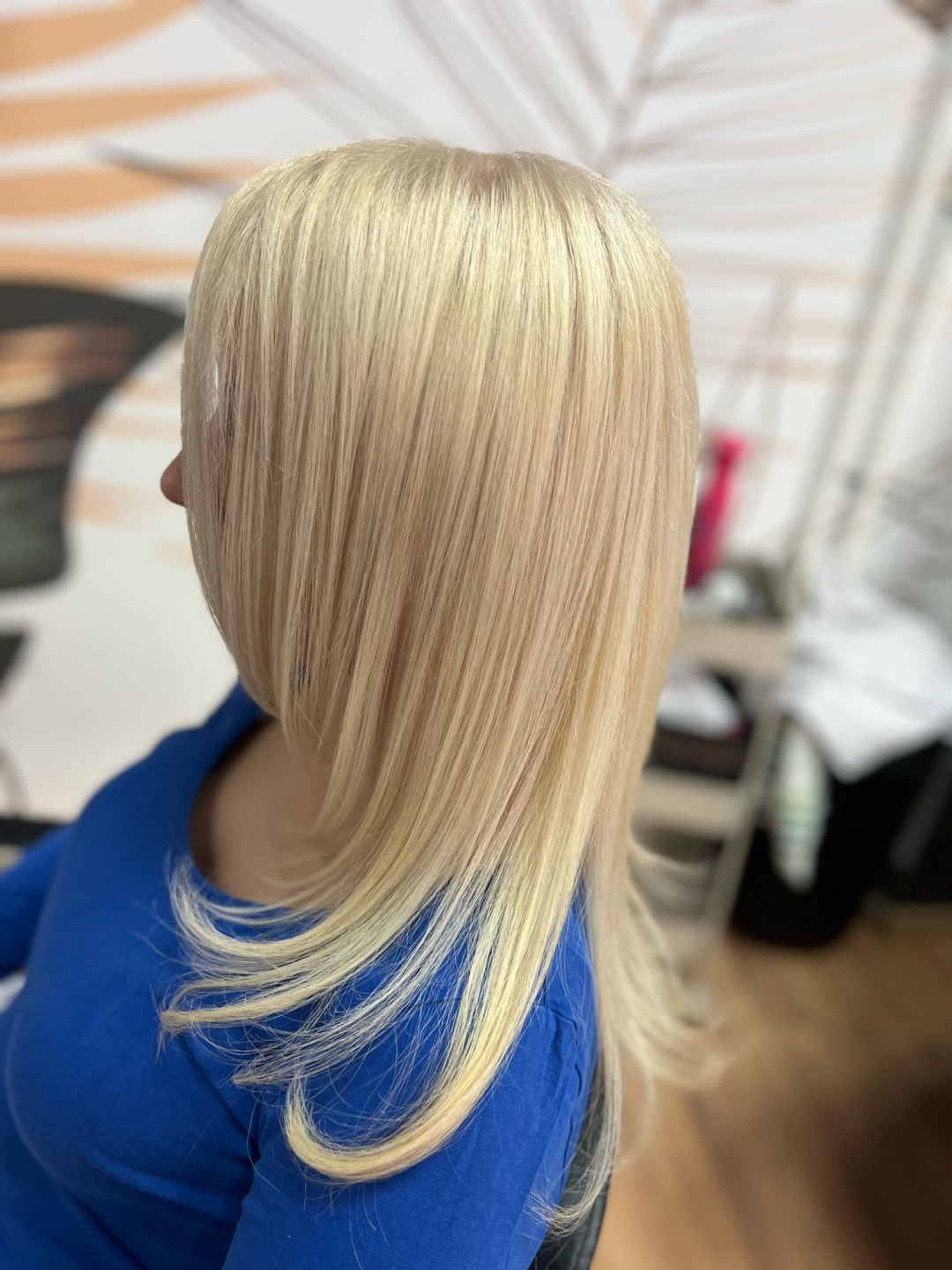 Blajhanje cijele dužine kose - kosa srednje dužine - Memchy, Sarajevo Blajhanje kose Frizerski saloni Blajhanje kose, Sarajevo, Novo Sarajevo - Novi Grad