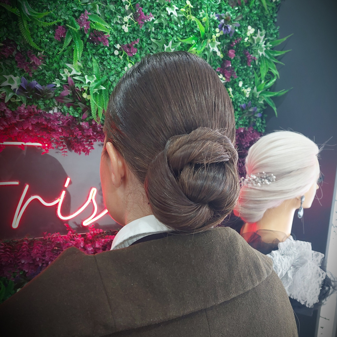 Frisco #sarajevo Svečane i frizure za svadbu Svečana frizura složena - kratka kosa