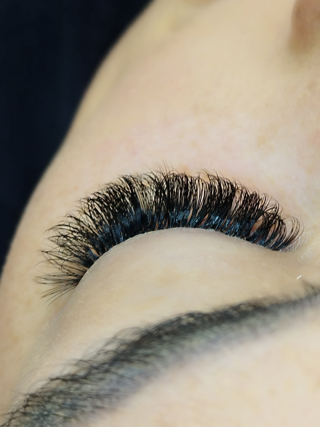 Studio Ela #sarajevo Nadogradnja trepavica Korekcija nadogradnje trepavica - ruski volumen D zakrivljenosti - do 25 dana