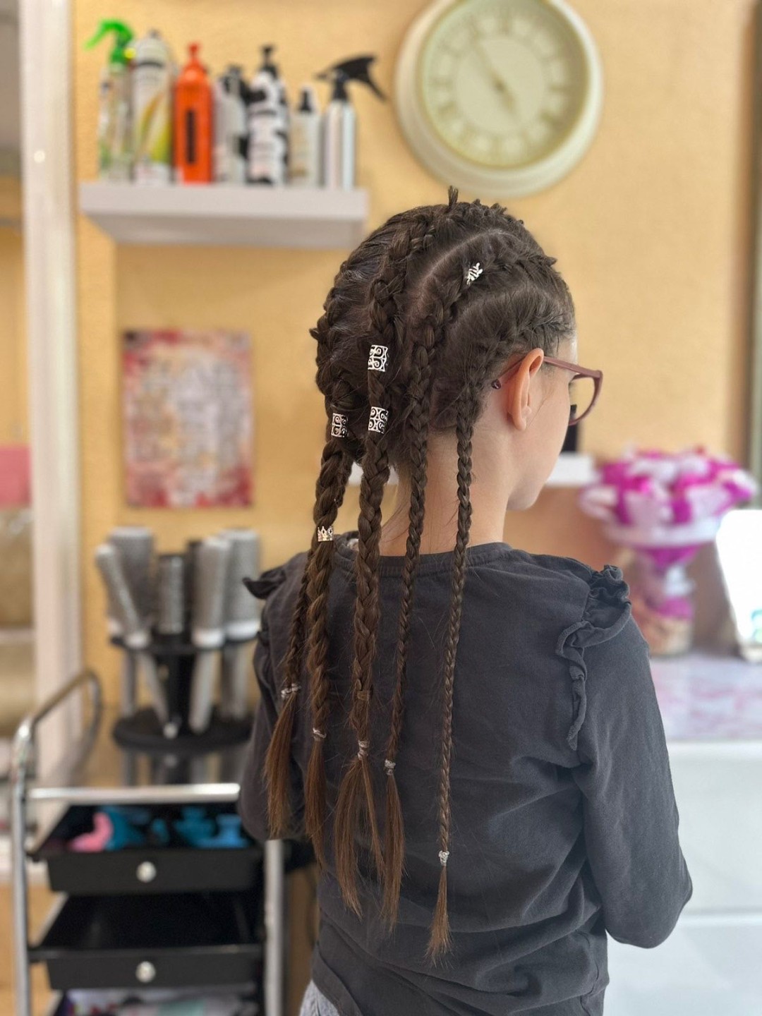 Poezija ljepote #sarajevo Pletenice, kike, punđe Pletenica - jedna