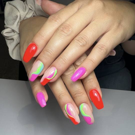 Studio ef #sarajevo Ojačavanje noktiju Gel na prirodne nokte-kratki nokti StudioEF ❤️💅🏻
