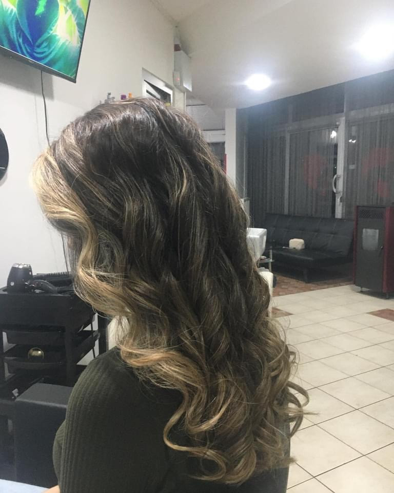 Lokne na figaro - ekstra duga kosa - Frisco, Sarajevo Svečane i frizure za svadbu Frizerski saloni Svečane i frizure za svadbu, Sarajevo, Centar - Stari Grad