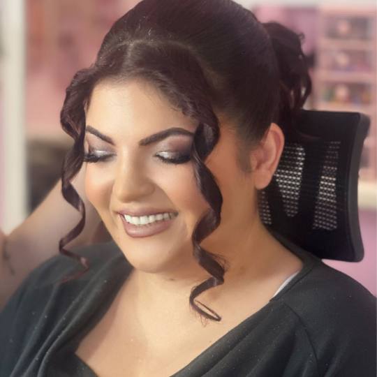 Poezija ljepote #sarajevo Svečane i frizure za svadbu Svečana frizura + profesionalno šminkanje