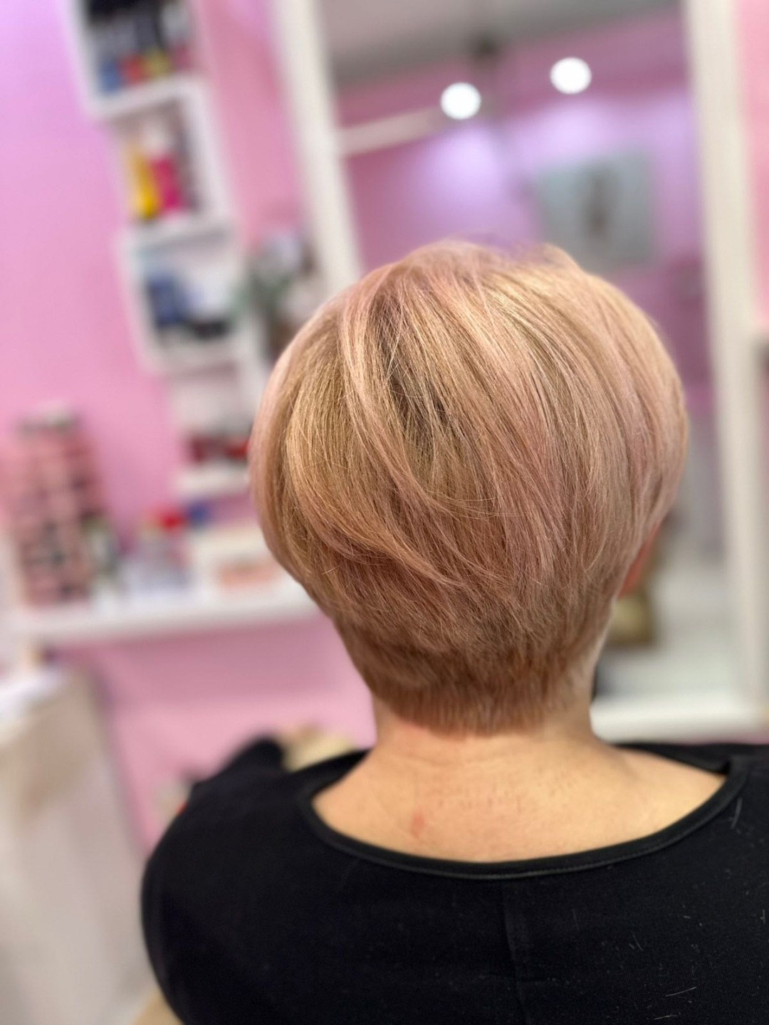 Poezija ljepote #sarajevo Farbanje kose Farbanje cijele dužine + žensko šišanje + feniranje - kosa srednje dužine