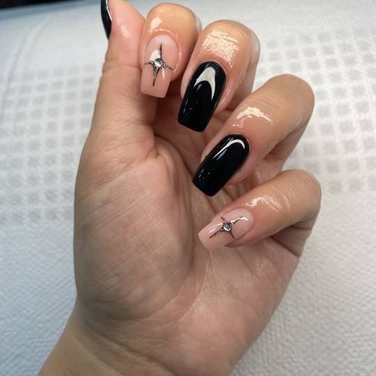 Artistic Beauty #sarajevo Nadogradnja noktiju Nadogradnja noktiju tipsama Nadogradnja noktiju tipsam