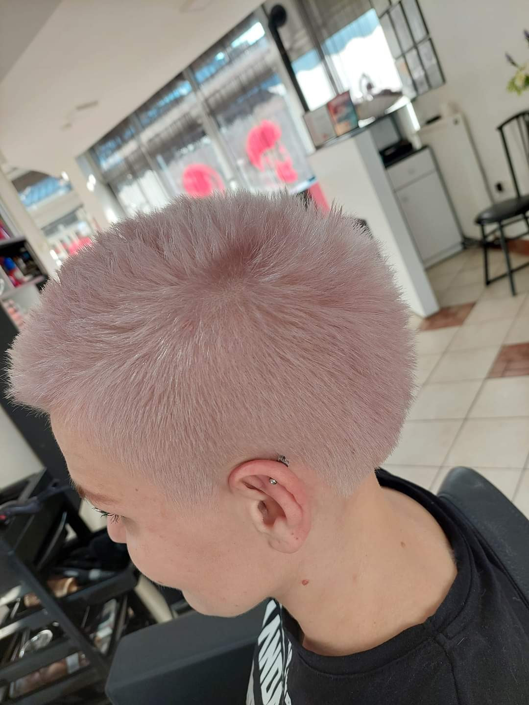 Farbanje cijele dužine kose - kratka kosa - Frisco, Sarajevo Farbanje kose Frizerski saloni Farbanje kose, Sarajevo, Centar - Stari Grad