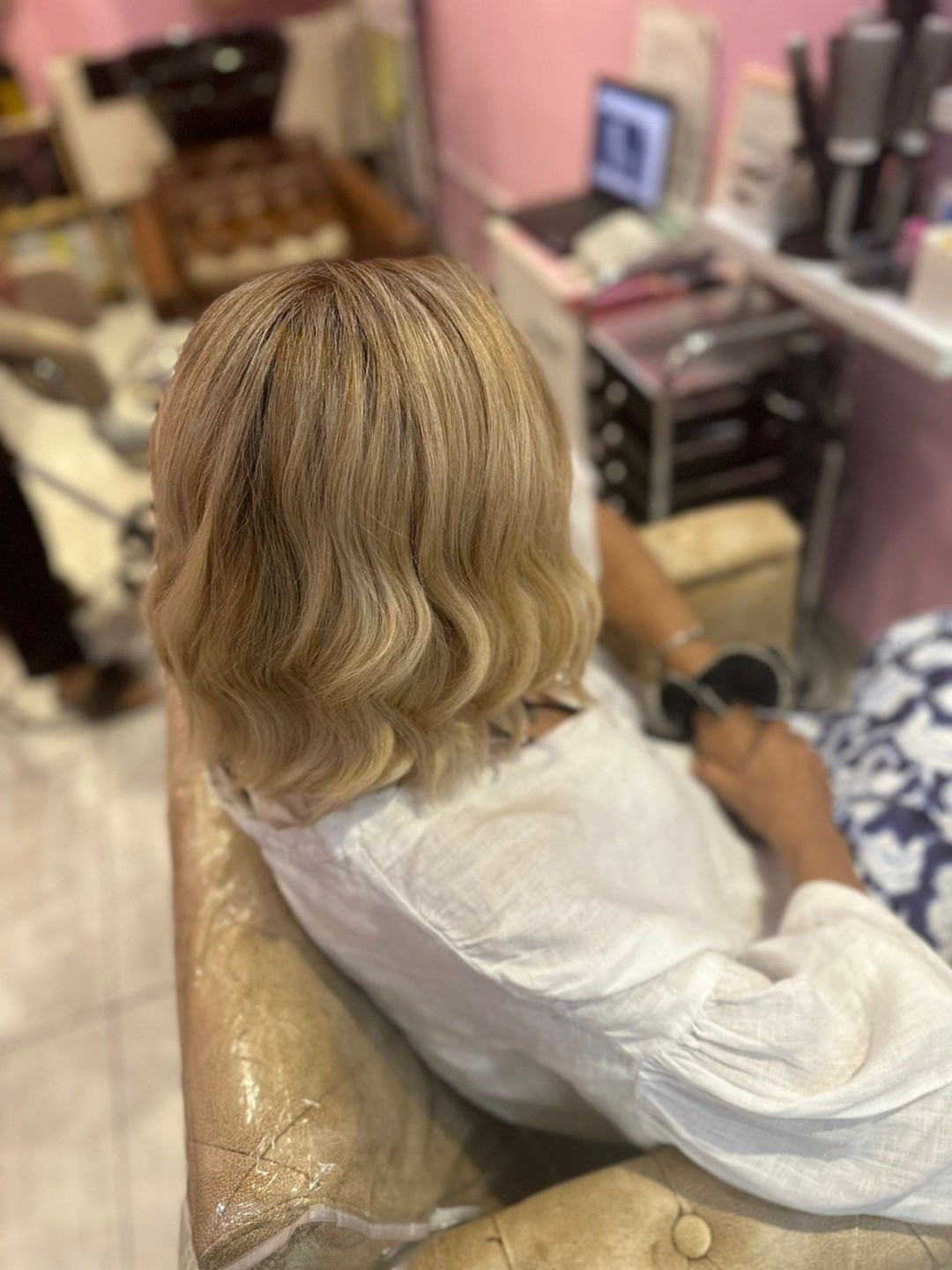 Poezija ljepote #sarajevo Feniranje i stilizovanje Pranje kose + feniranje - srednja dužina kose