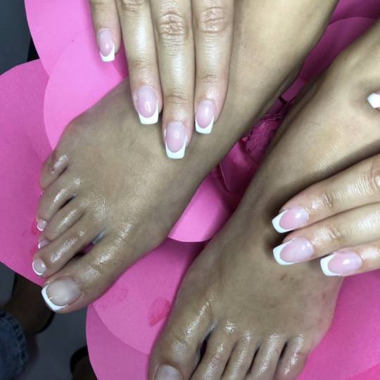 Damen #sarajevo Ojačavanje noktiju Geliranje noktiju - noge Geliranje noktiju je popularna metoda k