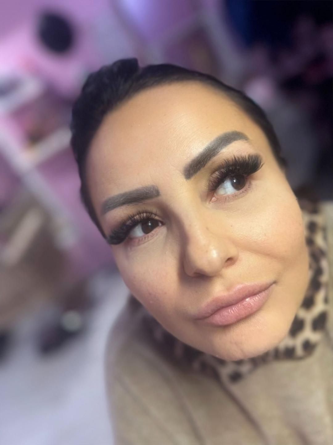 Poezija ljepote #sarajevo Nadogradnja trepavica Nadogradnja trepavica - mega volumen