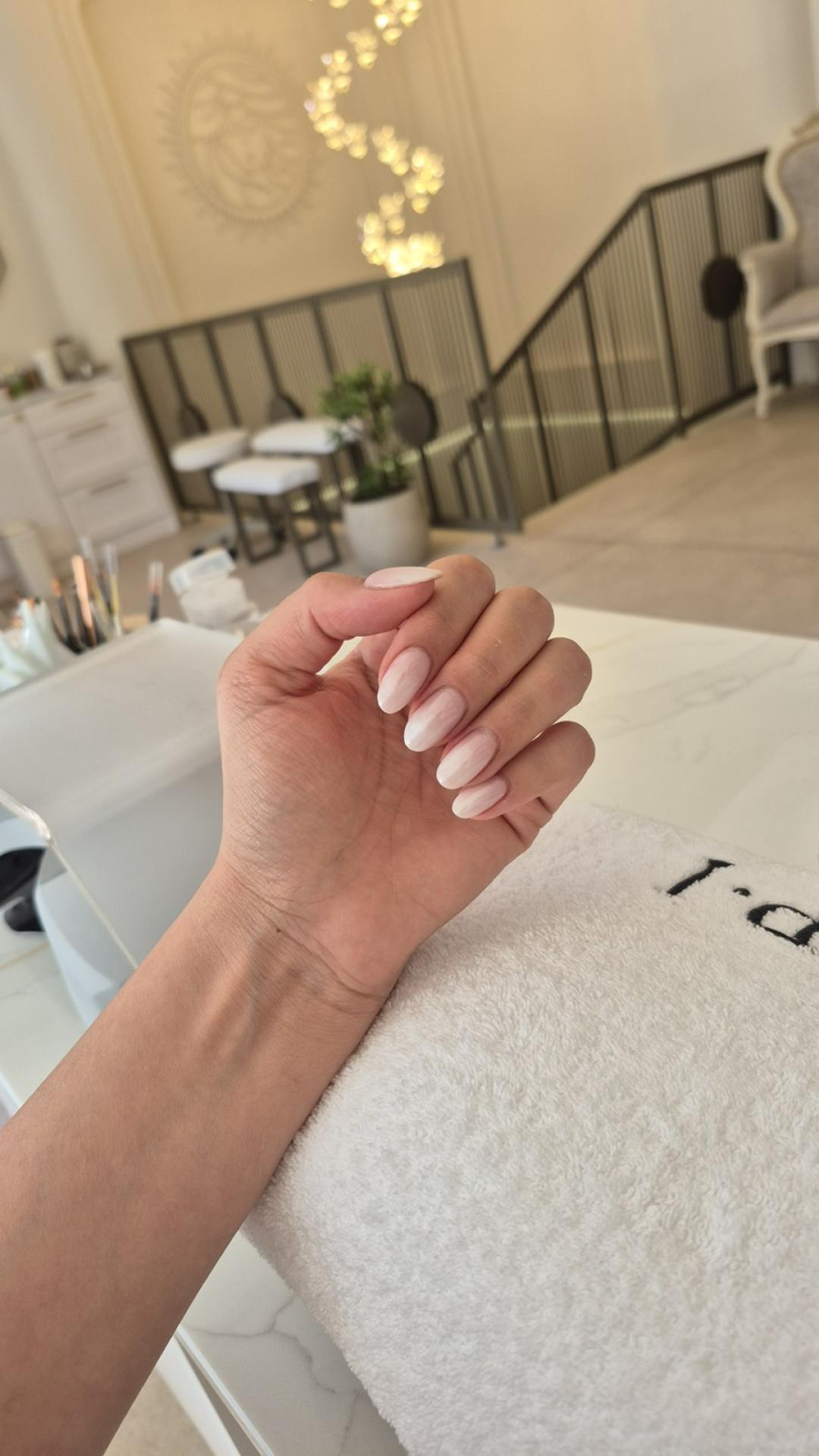Gaia beauty & beyond #banjaluka Manikir Manikir + gel lak - M dužina