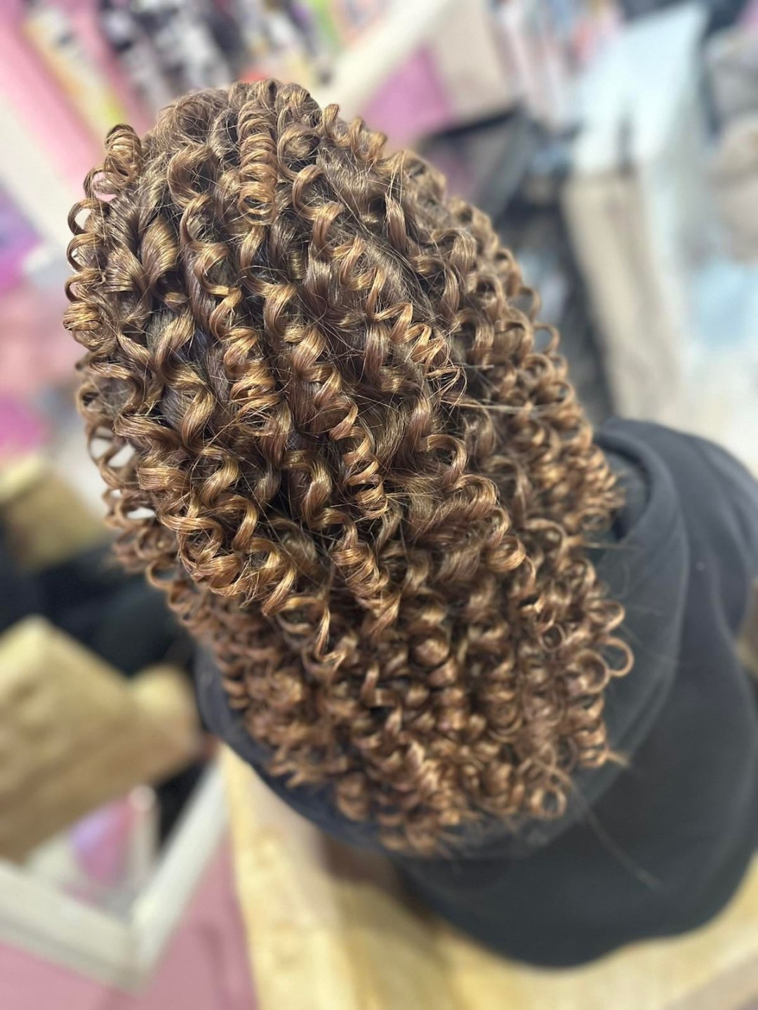 Poezija ljepote #sarajevo Feniranje i stilizovanje Afro lokne - ekstra duga kosa