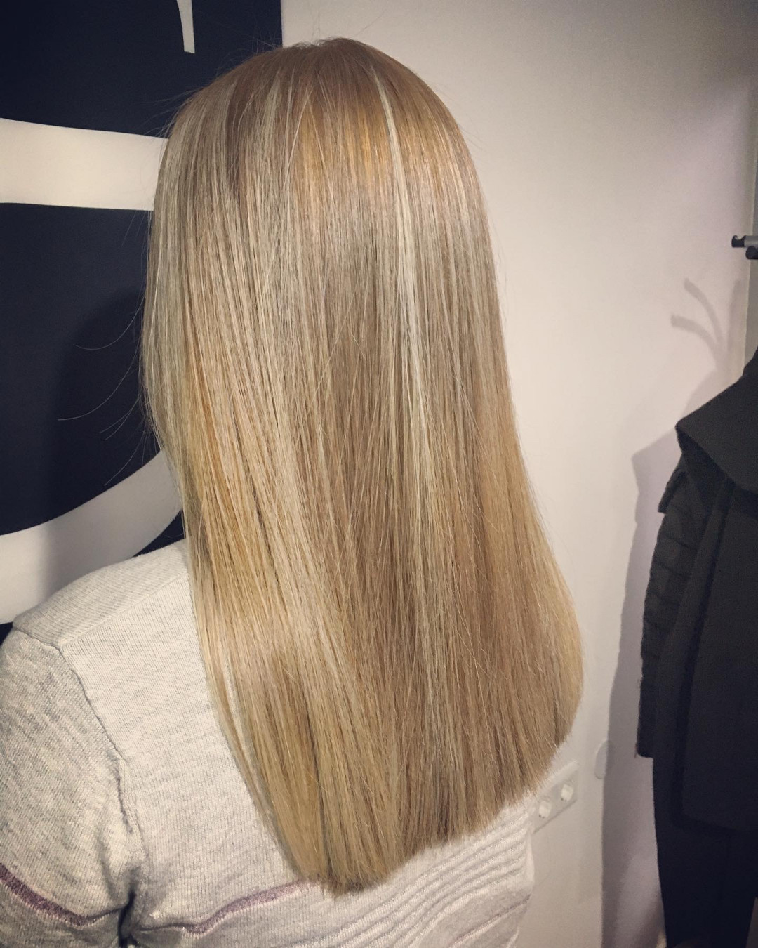 Farbanje cijele dužine kose - duga kosa - Frisco, Sarajevo Farbanje kose Frizerski saloni Farbanje kose, Sarajevo, Centar - Stari Grad