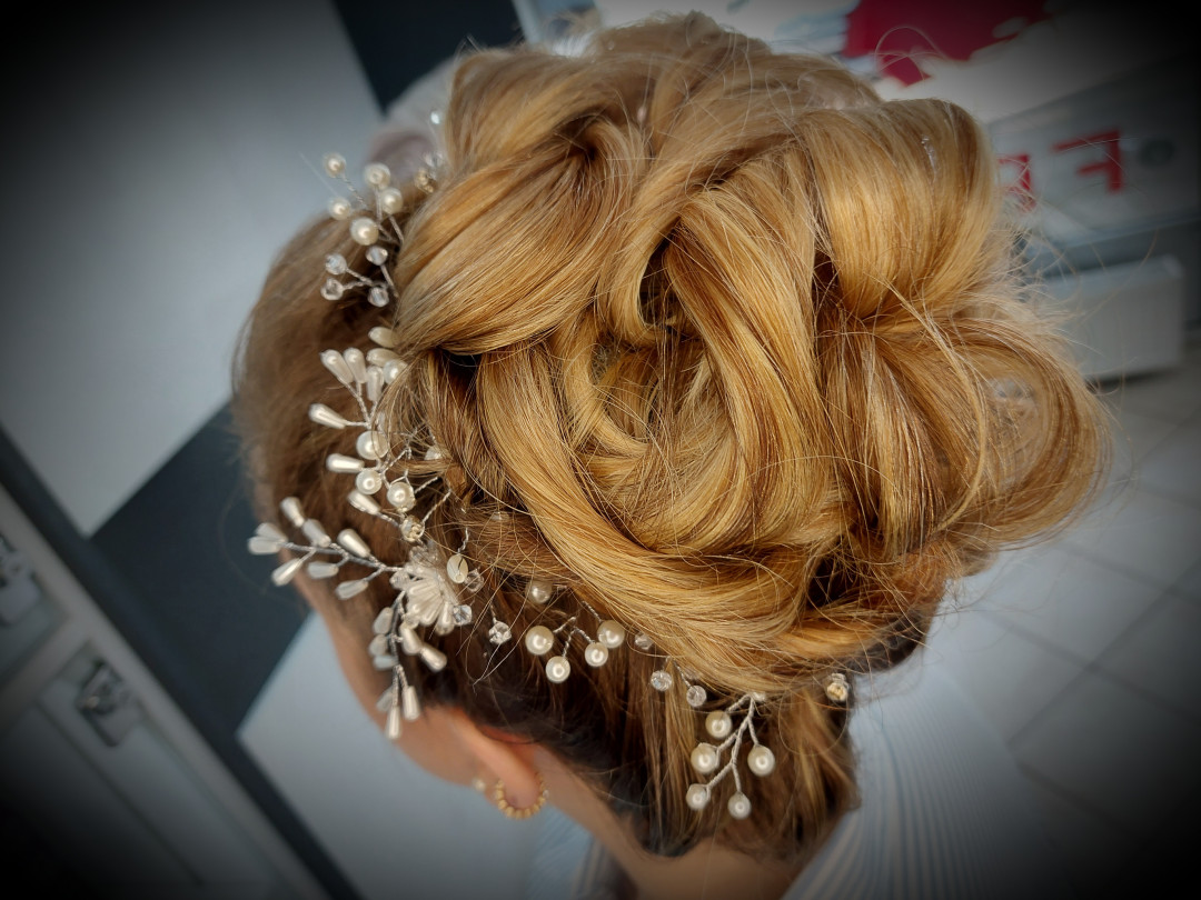 Frizure za mlade - ekstra duga kosa - Frisco, Sarajevo Svečane i frizure za svadbu Frizerski saloni Svečane i frizure za svadbu, Sarajevo, Centar - Stari Grad