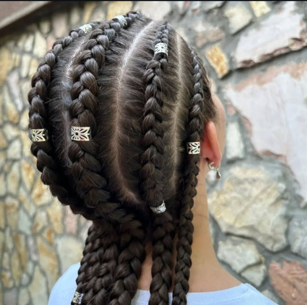 D Line #sarajevo Pletenice, kike, punđe Pletenice - kosa srednje dužine