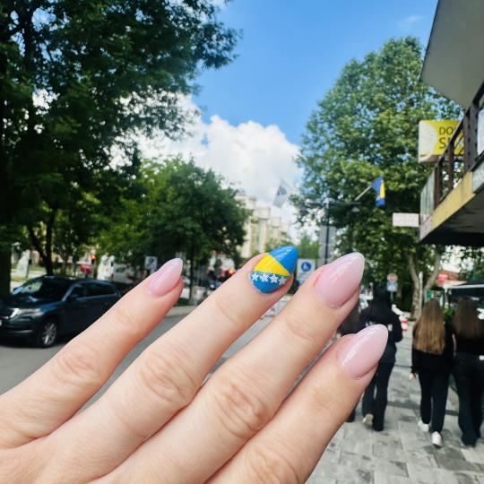 SD Nail Studio #sarajevo Manikir Korekcija gel noktiju sa frenchom,ukrasima crtanjem