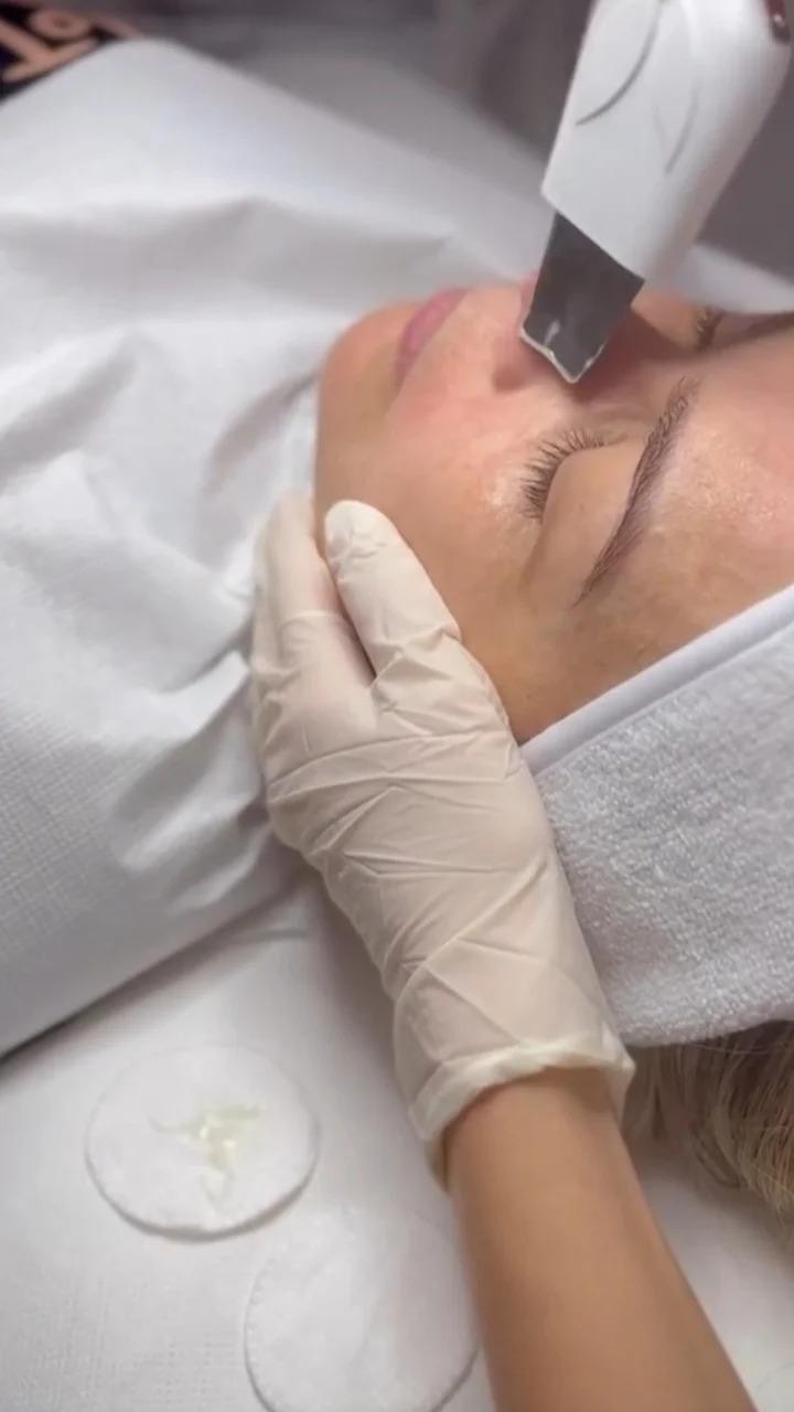 Poezija ljepote #sarajevo Farbanje kose Čišćenje lica + zlatne srebrne niti + maska + masaža