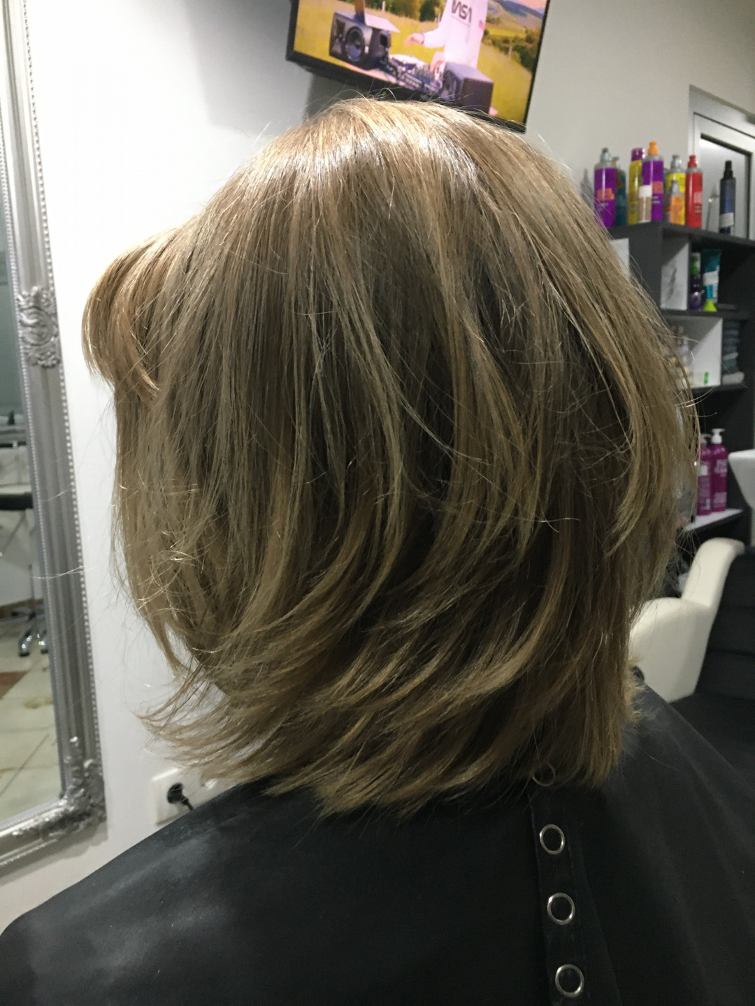 Žensko šišanje - kosa srednje dužine - Frisco, Sarajevo Žensko šišanje Frizerski saloni Žensko šišanje, Sarajevo, Centar - Stari Grad