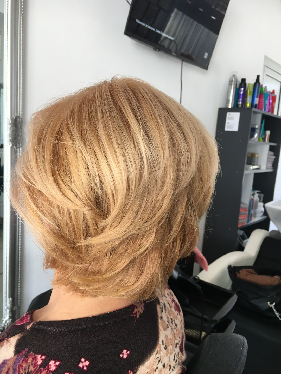 Farbanje cijele dužine kose - kosa srednje dužine - Frisco, Sarajevo Farbanje kose Frizerski saloni Farbanje kose, Sarajevo, Centar - Stari Grad