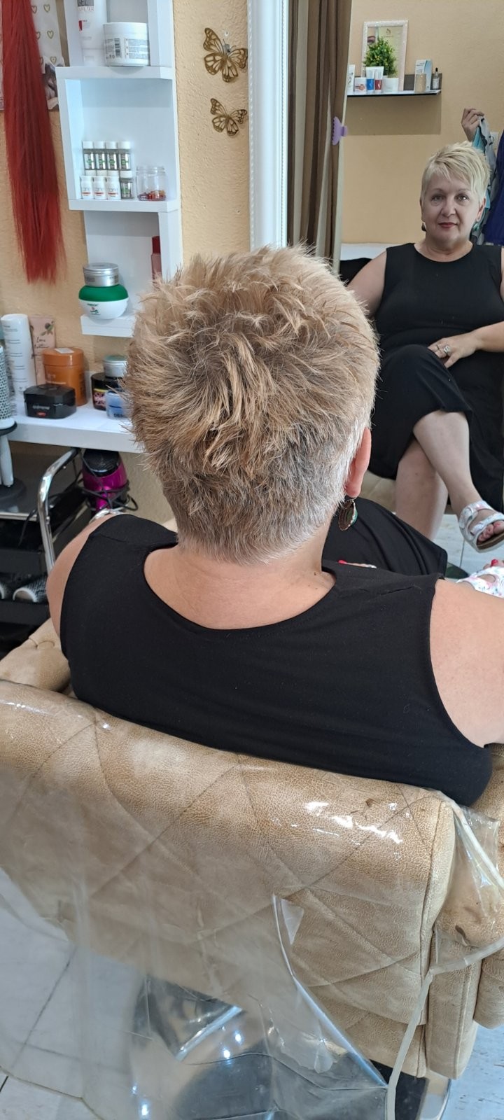 Poezija ljepote #sarajevo Feniranje i stilizovanje Pranje kose + feniranje - kratka kosa