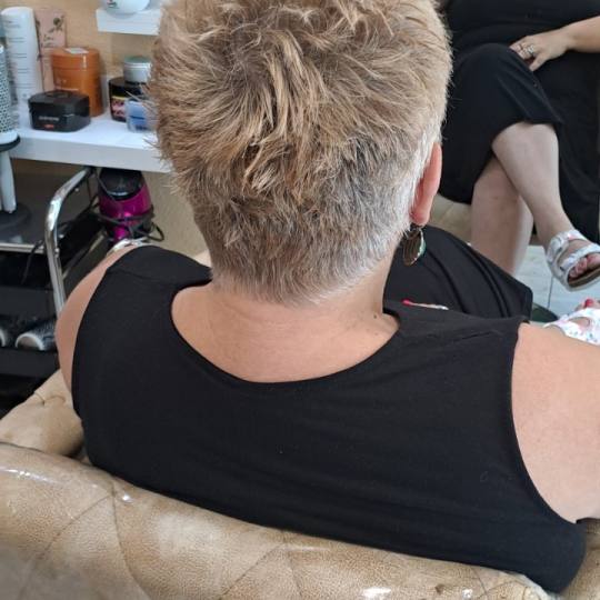 Poezija ljepote #sarajevo Feniranje i stilizovanje Pranje kose + feniranje - kratka kosa