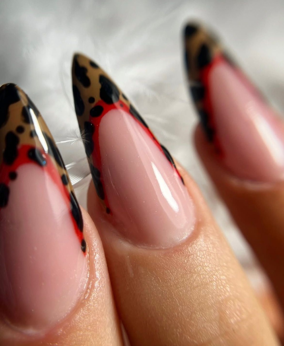 V3 Beauty #sarajevo Izlivanje noktiju Izlivanje noktiju gelom - M dužina